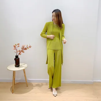 Ženske Oblačila Sklop Plus Velikost 2021 Pomladi Barva Elastična Miyake Naguban 3 Kos Določa Tank Top Jopico in Hlače In Obleke